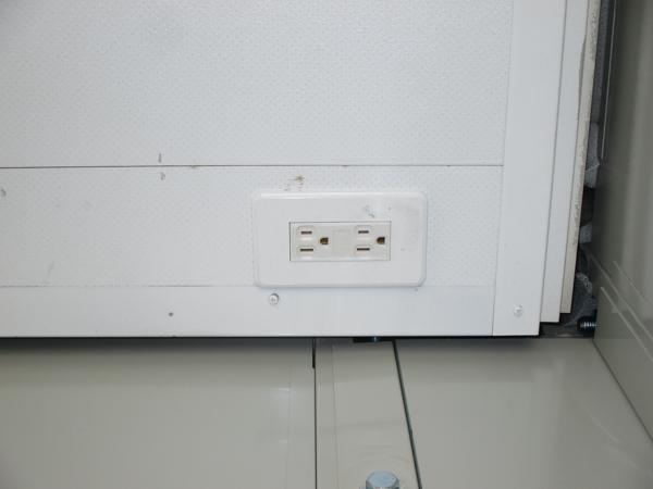 埼玉県加須店/展示場の中古ユニットハウス・プレハブ・コンテナハウスCT-32J(2.16坪)の各設備のコンセント