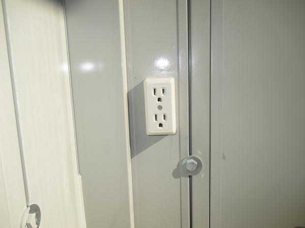 埼玉県加須店/展示場の中古ユニットハウス・プレハブ・コンテナハウスCT-32J(2.16坪)の各設備のコンセント