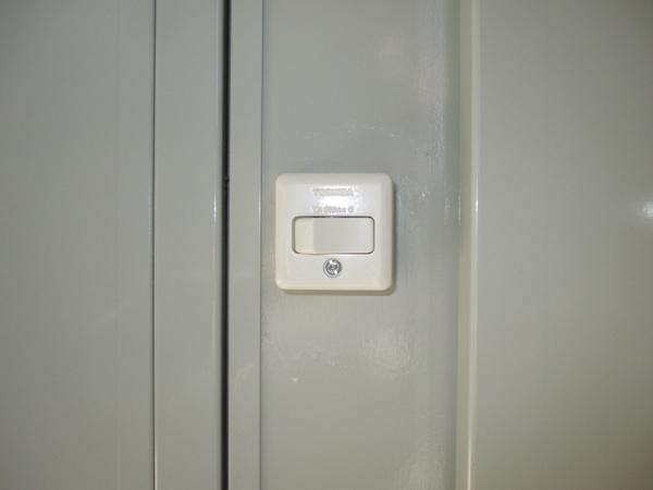 埼玉県加須店/展示場の中古ユニットハウス・プレハブ・コンテナハウスCT-32J(2.16坪)の各設備のスイッチ