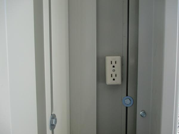 埼玉県加須店/展示場の中古ユニットハウス・プレハブ・コンテナハウスCT-32JG(2.16坪)の各設備のコンセント