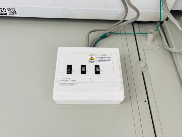 静岡県富士宮店/展示場の中古ユニットハウス・プレハブ・コンテナハウスCT-32J(2.16坪)の各設備の分電盤