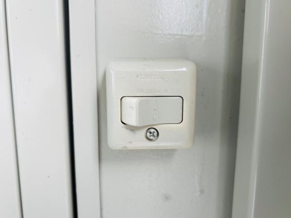 静岡県富士宮店/展示場の中古ユニットハウス・プレハブ・コンテナハウスCT-32J(2.16坪)の各設備のスイッチ