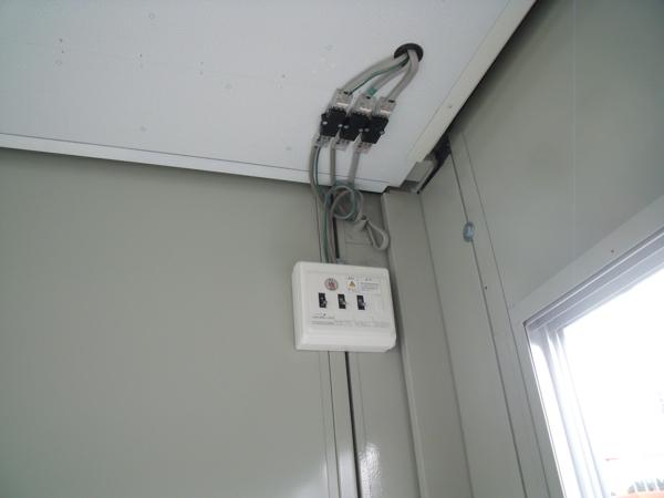 埼玉県花園インター店/展示場の中古ユニットハウス・プレハブ・コンテナハウスCT-42J(2.83坪)の各設備の分電盤