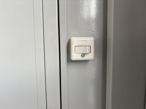 千葉県木更津店/展示場の中古ユニットハウス・プレハブ・コンテナハウスCT-32J(2.16坪)の各設備のスイッチ