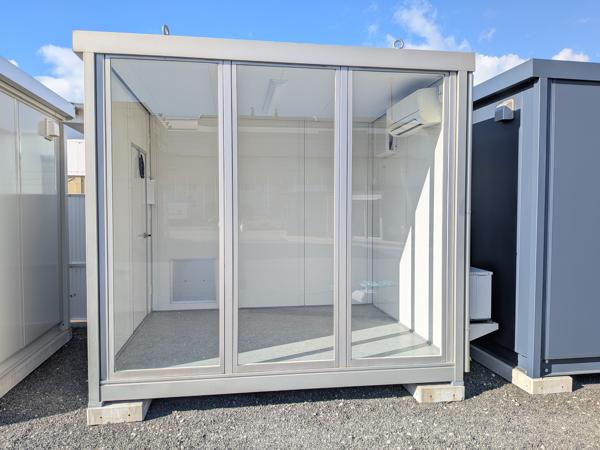 愛媛県松山出張所/総合展示場の新棟ユニットハウス・プレハブ・コンテナハウス29MSL SMOKING ROOM(1.84坪)の本体の外観
