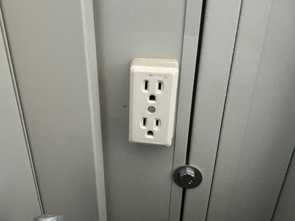 茨城県小美玉店/展示場の中古ユニットハウス・プレハブ・コンテナハウスCT-32J(2.16坪)の各設備のコンセント