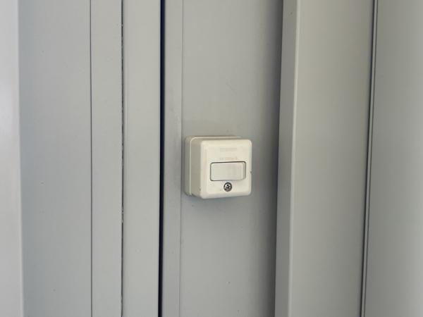 茨城県小美玉店/展示場の中古ユニットハウス・プレハブ・コンテナハウスCT-32J(2.16坪)の各設備のスイッチ