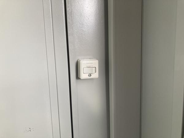 奈良県奈良店/展示場の中古ユニットハウス・プレハブ・コンテナハウスCT-32J(2.16坪)の各設備のスイッチ
