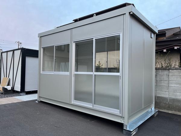 群馬県伊勢崎バイパス店/展示場の新棟ユニットハウス・プレハブ・コンテナハウス38MSL(2.43坪)の本体の外観