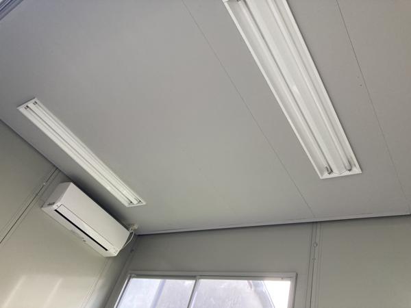 奈良県奈良店/展示場の中古ユニットハウス・プレハブ・コンテナハウスCT-32J(2.16坪)の各設備の照明器具