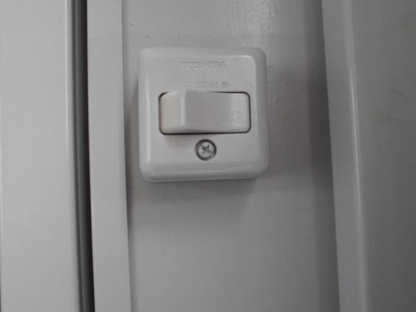 福岡県太宰府店/展示場の中古ユニットハウス・プレハブ・コンテナハウスCT-32J(2.18坪)の各設備のスイッチ