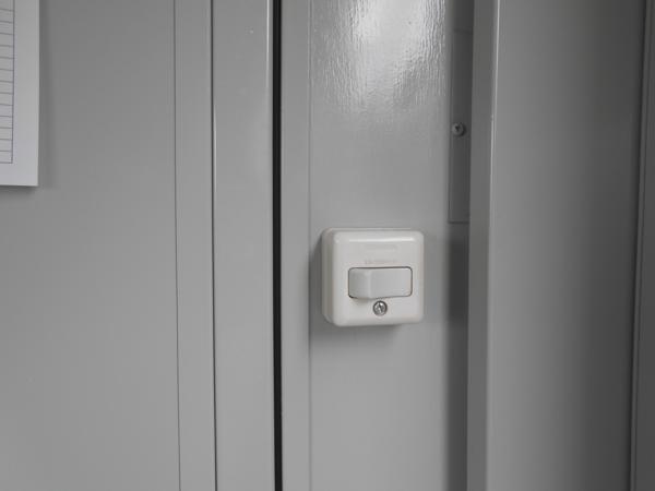 茨城県鹿嶋店/展示場の中古ユニットハウス・プレハブ・コンテナハウスCT-41J(2.83坪)の各設備のスイッチ