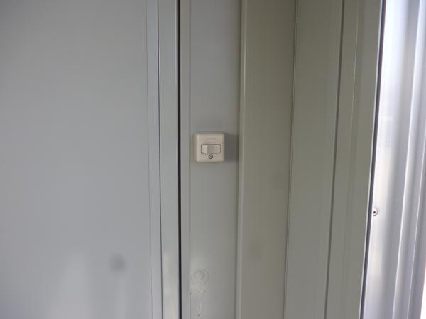 東京都日野店/展示場の中古ユニットハウス・プレハブ・コンテナハウスCT-32J(2.16坪)の各設備のスイッチ