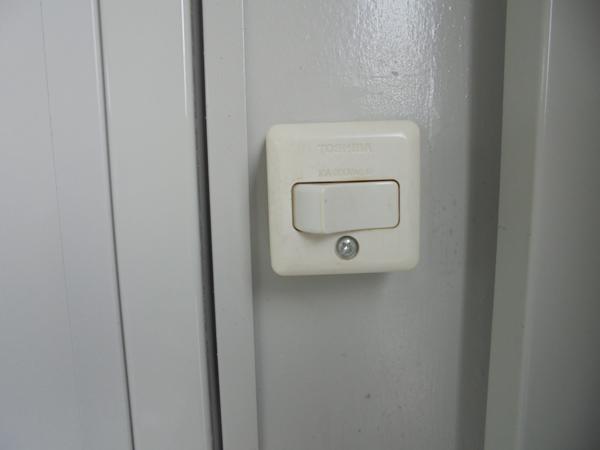 埼玉県本庄店/展示場の中古ユニットハウス・プレハブ・コンテナハウスCT-32J(2.16坪)の各設備のスイッチ