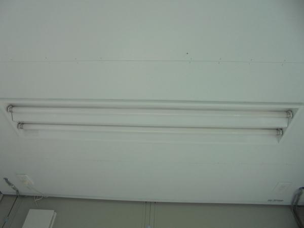 埼玉県本庄店/展示場の中古ユニットハウス・プレハブ・コンテナハウスCT-32J(2.16坪)の各設備の照明器具