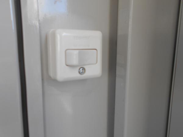 福島県須賀川店/展示場の中古ユニットハウス・プレハブ・コンテナハウスCT-32J(2.16坪)の各設備のスイッチ