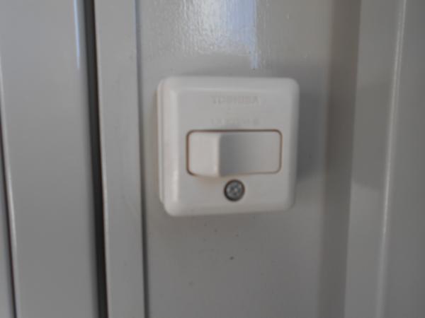 福島県須賀川店/展示場の中古ユニットハウス・プレハブ・コンテナハウスCT-41J(2.83坪)の各設備のスイッチ