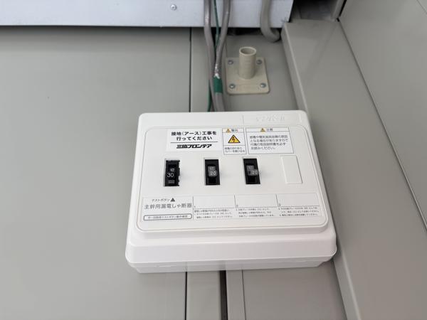 埼玉県川越店/展示場の中古ユニットハウス・プレハブ・コンテナハウスCT-32J(2.16坪)の各設備の分電盤