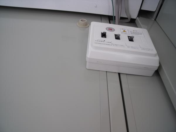 埼玉県花園インター店/展示場の中古ユニットハウス・プレハブ・コンテナハウスCT-32J(2.16坪)の各設備の分電盤