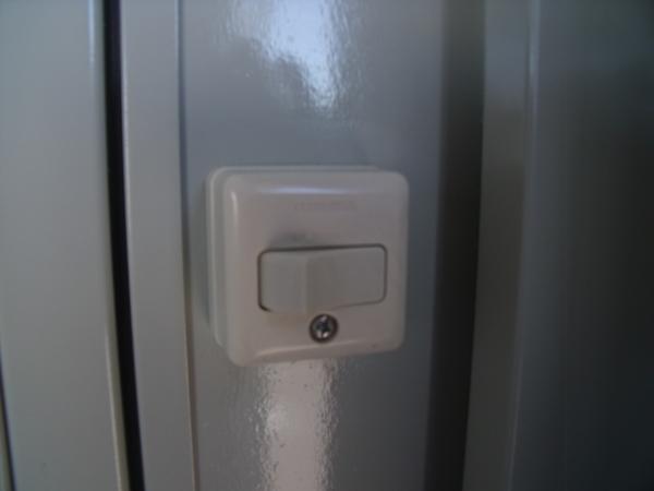 埼玉県花園インター店/展示場の中古ユニットハウス・プレハブ・コンテナハウスCT-32J(2.16坪)の各設備のスイッチ