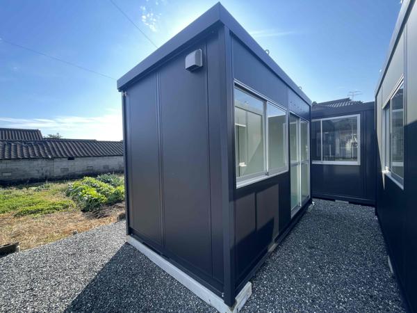 福岡県朝倉店/展示場の新棟ユニットハウス・プレハブ・コンテナハウス38MSL(2.43坪)の本体の外観