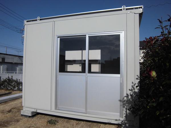 埼玉県春日部総合展示場の中古ユニットハウス・プレハブ・コンテナハウスCT-32J(2.16坪)の本体の外観