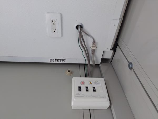茨城県小美玉店/展示場の中古ユニットハウス・プレハブ・コンテナハウスCT-32J(2.16坪)の各設備の分電盤