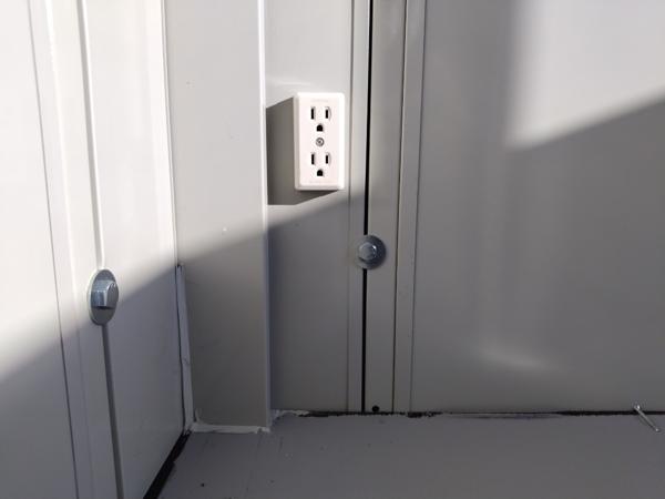 茨城県小美玉店/展示場の中古ユニットハウス・プレハブ・コンテナハウスCT-32J(2.16坪)の各設備のコンセント