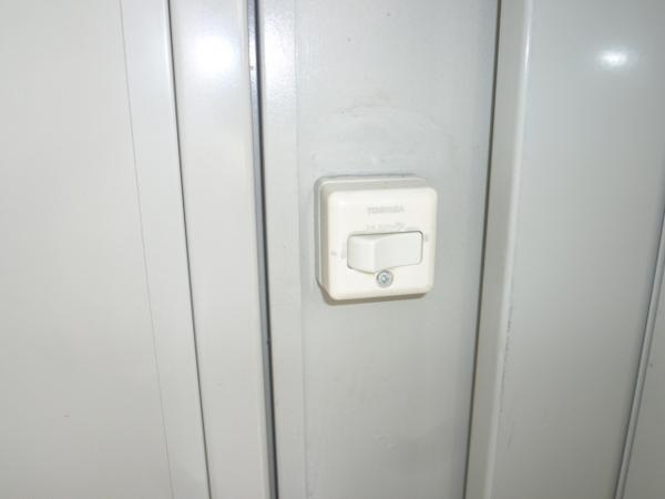 青森県八戸店/展示場の中古ユニットハウス・プレハブ・コンテナハウスCT-41J(2.83坪)の各設備のスイッチ