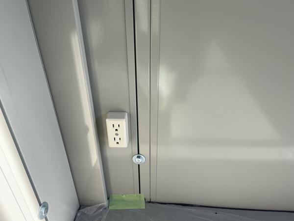 東京都町田店/展示場の中古ユニットハウス・プレハブ・コンテナハウスCT-32J(2.16坪)の各設備のコンセント