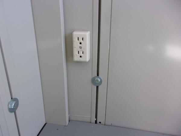 静岡県新富士総合展示場の中古ユニットハウス・プレハブ・コンテナハウスCT-41J(2.83坪)の各設備のコンセント