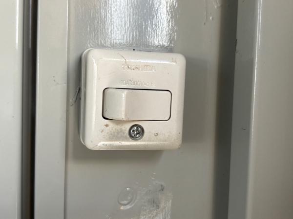 静岡県富士宮店/展示場の中古ユニットハウス・プレハブ・コンテナハウスCT-41J(2.83坪)の各設備のスイッチ