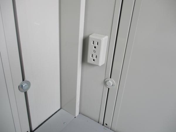 京都府亀岡店/展示場の中古ユニットハウス・プレハブ・コンテナハウスCT-32J(2.16坪)の各設備のコンセント
