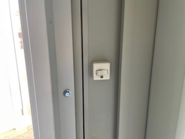 栃木県鹿沼店/展示場の中古ユニットハウス・プレハブ・コンテナハウスCT-32JG(2.16坪)の各設備のスイッチ