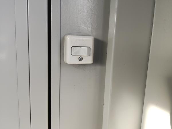 静岡県藤枝店/展示場の中古ユニットハウス・プレハブ・コンテナハウスCT-32J(2.16坪)の各設備のスイッチ