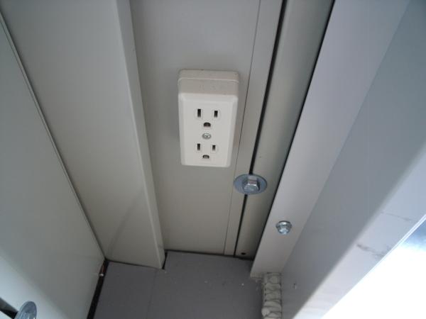 埼玉県花園インター店/展示場の中古ユニットハウス・プレハブ・コンテナハウスCT-32JG(2.16坪)の各設備のコンセント