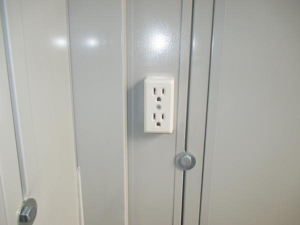 埼玉県加須店/展示場の中古ユニットハウス・プレハブ・コンテナハウスCT-41J(2.83坪)の各設備のコンセント
