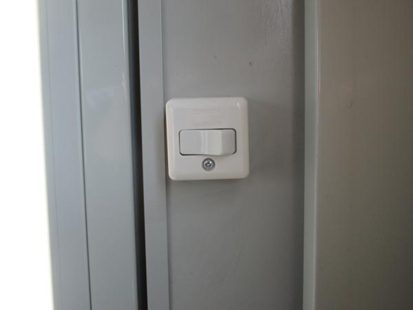 埼玉県加須店/展示場の中古ユニットハウス・プレハブ・コンテナハウスCT-32J(2.16坪)の各設備のスイッチ