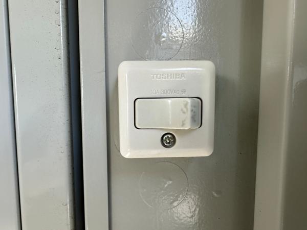 千葉県木更津店/展示場の中古ユニットハウス・プレハブ・コンテナハウスCT-32J(2.16坪)の各設備のスイッチ