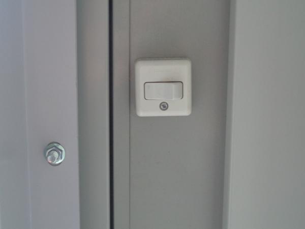 岡山県津山店/展示場の中古ユニットハウス・プレハブ・コンテナハウスCT-32JG(2.16坪)の各設備のスイッチ