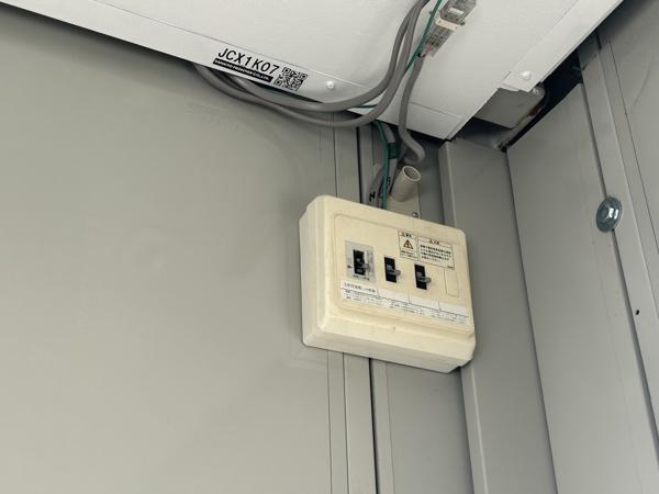 鹿児島県薩摩川内店/展示場の中古ユニットハウス・プレハブ・コンテナハウスCT-32J(2.16坪)の各設備の分電盤