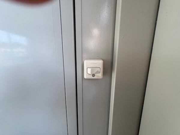 静岡県浜松南総合展示場の中古ユニットハウス・プレハブ・コンテナハウスCT-32J(2.16坪)の各設備のスイッチ