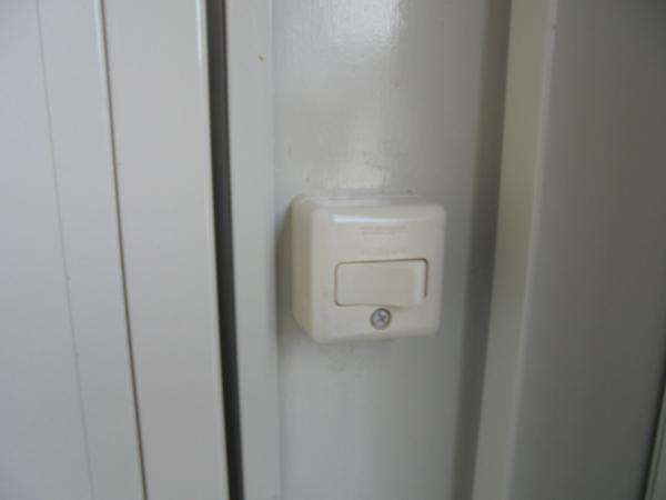 山口県周南店/展示場の中古ユニットハウス・プレハブ・コンテナハウスCT-32J(2.16坪)の各設備のスイッチ