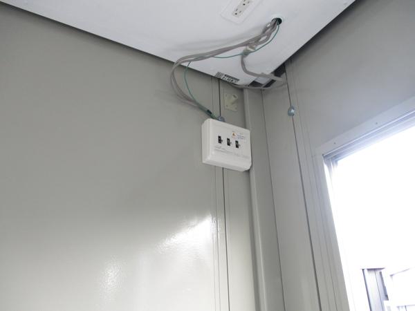 山口県岩国店/展示場の中古ユニットハウス・プレハブ・コンテナハウスCT-32J(2.16坪)の各設備の分電盤