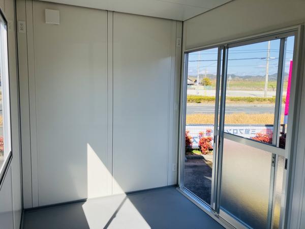 高知県土佐店/展示場の新棟ユニットハウス・プレハブ・コンテナハウス38MSL(2.43坪)の本体の内観