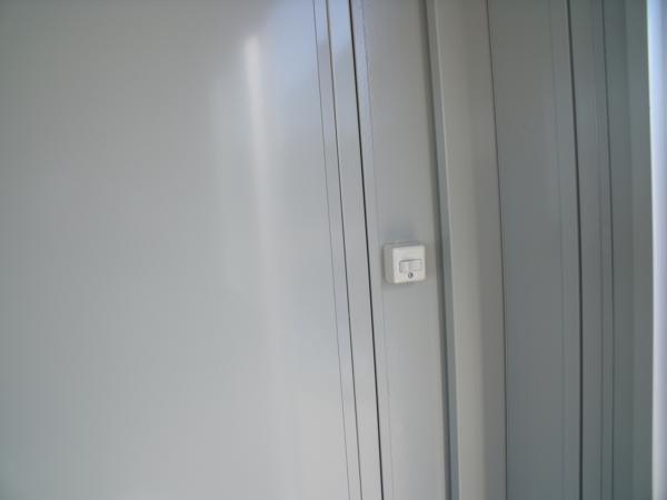 埼玉県花園インター店/展示場の中古ユニットハウス・プレハブ・コンテナハウスCT-41J(2.83坪)の各設備のスイッチ