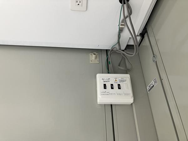 大阪府枚方店/展示場の中古ユニットハウス・プレハブ・コンテナハウスCT-32J(2.16坪)の各設備の分電盤