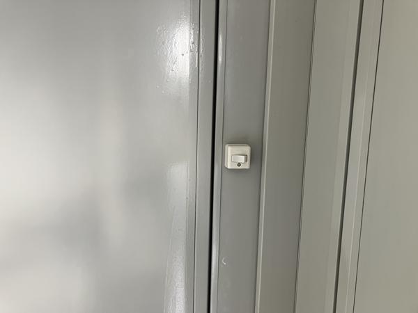 大阪府枚方店/展示場の中古ユニットハウス・プレハブ・コンテナハウスCT-32J(2.16坪)の各設備のスイッチ