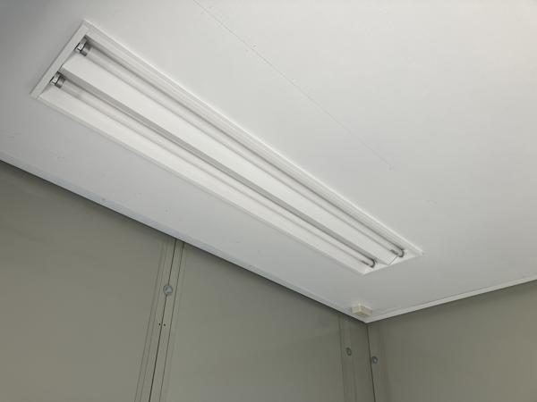 大阪府枚方店/展示場の中古ユニットハウス・プレハブ・コンテナハウスCT-32J(2.16坪)の各設備の照明器具