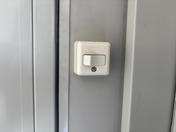 福岡県福岡東店/展示場の中古ユニットハウス・プレハブ・コンテナハウスCT-32J(2.16坪)の各設備のスイッチ
